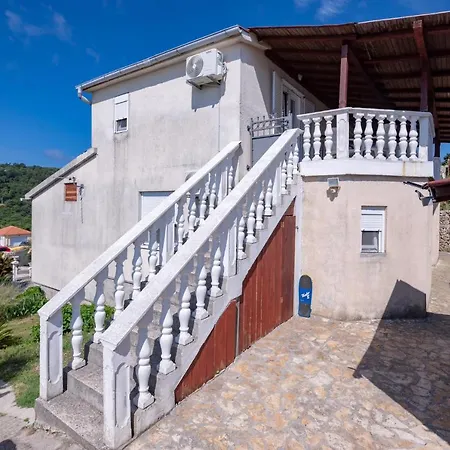 Ruza Dugi Otok Dragove